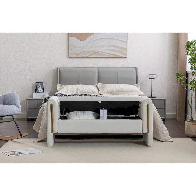 Banc de rangement capitonné en velours avec garniture en métal doré et cadre en bois